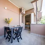 Con Terrazzo Alle Porte Di Apartament Lipomo
