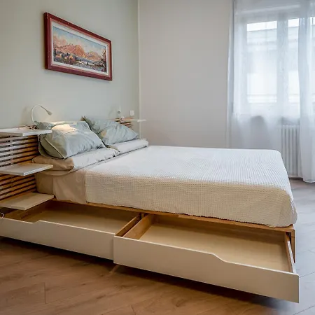 Con Terrazzo Alle Porte Di Apartament