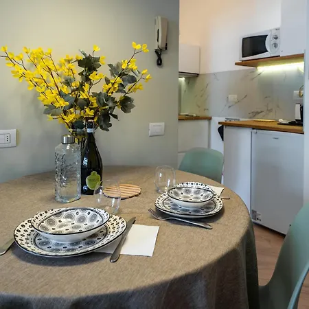 Con Terrazzo Alle Porte Di Apartament