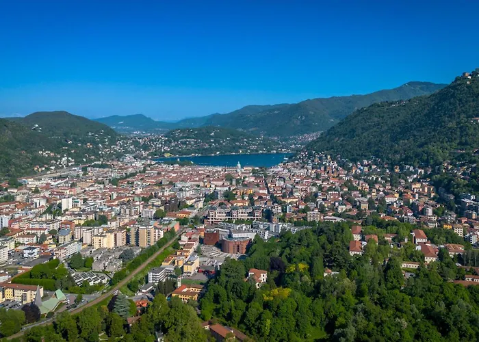 Con Terrazzo Alle Porte Di Lipomo