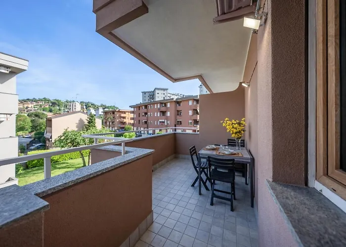 Con Terrazzo Alle Porte Di Lipomo