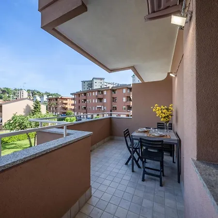 Con Terrazzo Alle Porte Di Lipomo